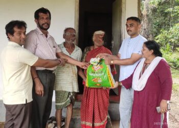 ಕಡುಬಡ ಕುಟುಂಬಗಳಿಗೆ ದಿನಸಿ ಕಿಟ್ ವಿತರಣೆ | ರೆಡ್ ಕ್ರಾಸ್ ಸಂಸ್ಥೆಯ ಕೊಡುಗೆ | ಕೆ.ಕೆ.ಅಶ್ವಿನಿಕುಮಾರ್