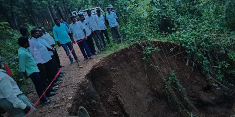 ಮಳೆ ಹಾನಿ ಪ್ರದೇಶಕ್ಕೆ ಶಾಸಕ ಹರತಾಳು ಹಾಲಪ್ಪ ಭೇಟಿ | ತುರ್ತು ಪರಿಹಾರ ಚೆಕ್ ವಿತರಣೆ