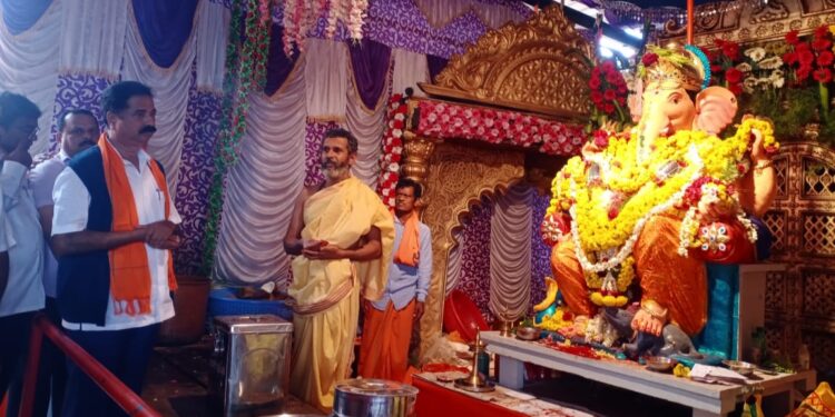 ರಿಪ್ಪನ್‌ಪೇಟೆ ಹಿಂದೂ ಮಹಾಗಣಪತಿಯ ದರ್ಶನ ಪಡೆದ ಶಾಸಕ ಹರತಾಳು ಹಾಲಪ್ಪ