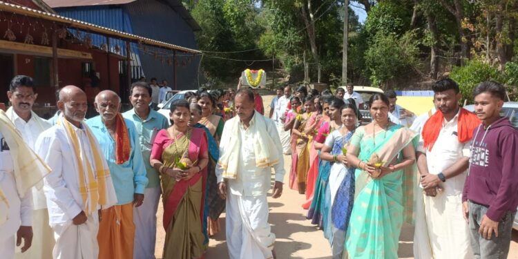 ಬಿದನೂರಿನಲ್ಲಿ ಕಟೀಲು ಶ್ರೀಗಣಪತಿಯ ಭವ್ಯ ಮೆರವಣಿಗೆ : ಶ್ರೀಧರಪುರ ಮುಂಡಿಗೆಗದ್ದೆಯಲ್ಲಿ ಕಟೀಲು ಶ್ರೀ ದುರ್ಗಾಪರಮೇಶ್ವರಿ ಯಕ್ಷಗಾನ ಹರಕೆ ಬಯಲಾಟ